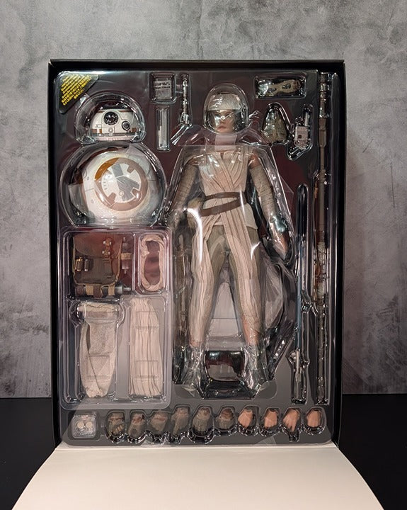 Hot Toys MMS337 Star Wars The Force Awakens Rey & BB-8