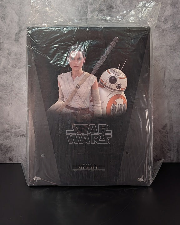 Hot Toys MMS337 Star Wars The Force Awakens Rey & BB-8