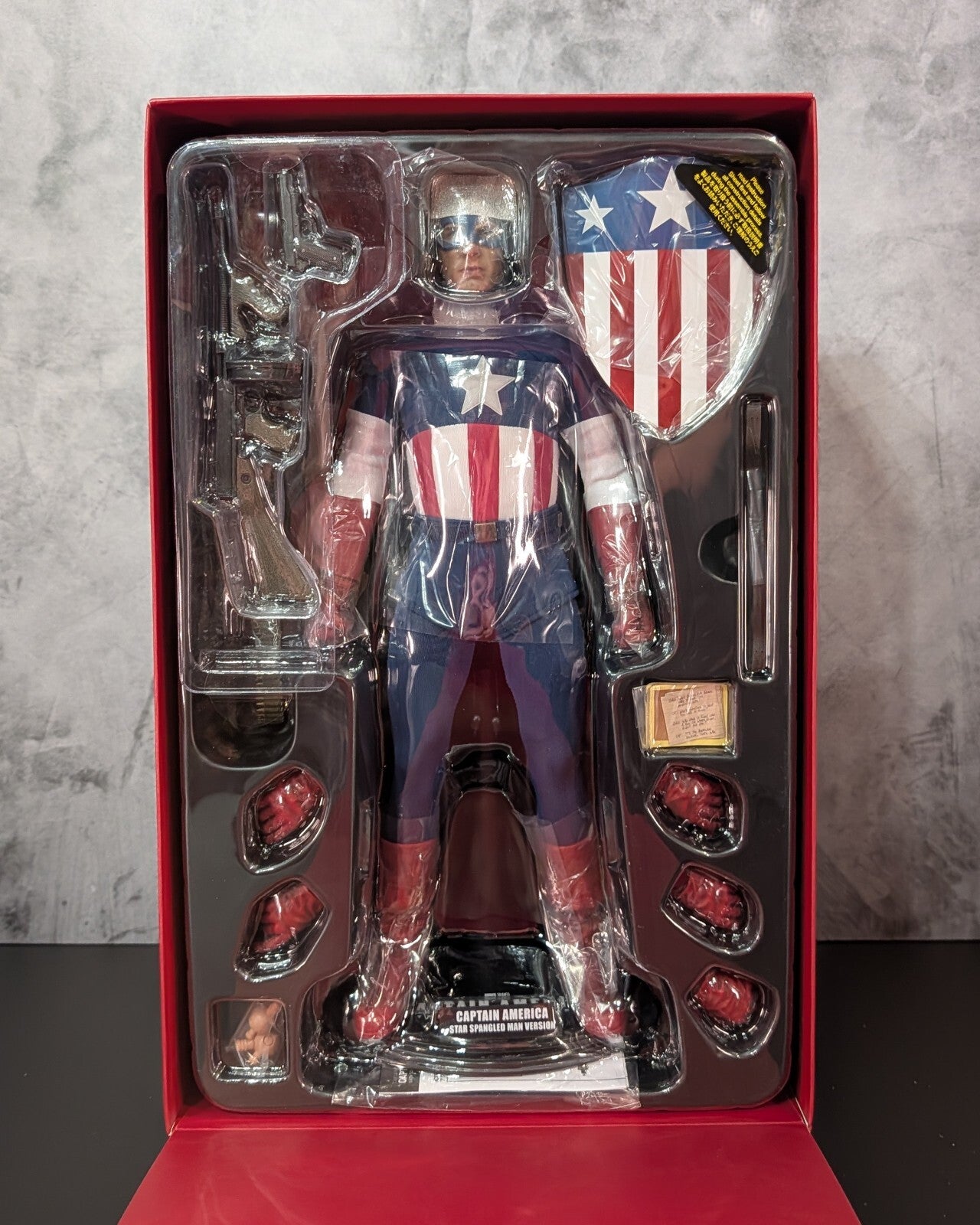Hot Toys MMS205 Captain America The First Avenger Star Spangled Man Version
