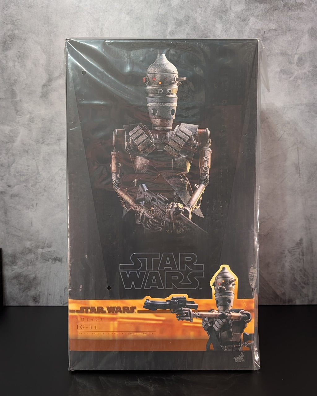 Hot Toys TMS008 Star Wars The Mandalorian IG-11