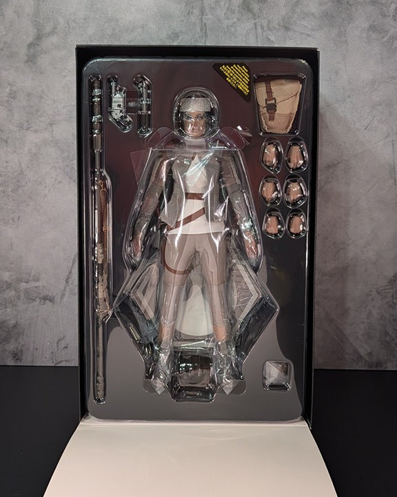 Hot Toys MMS377 Star Wars The Force Awakens Rey Resistance Outfit