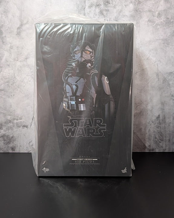 Hot Toys MMS324 Star Wars The Force Awakens First Order TIE Pilot