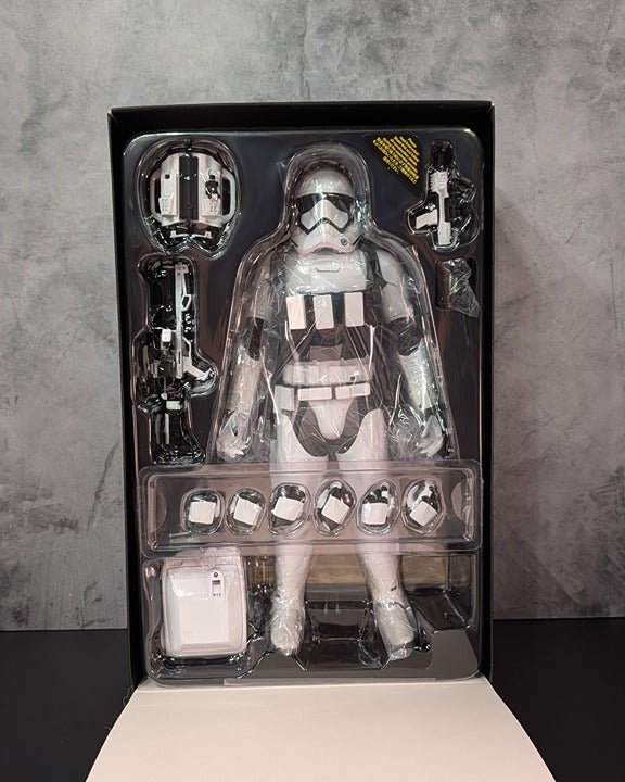 Hot Toys MMS333 Star Wars The Force Awakens First Order Stormtrooper (Jakku)