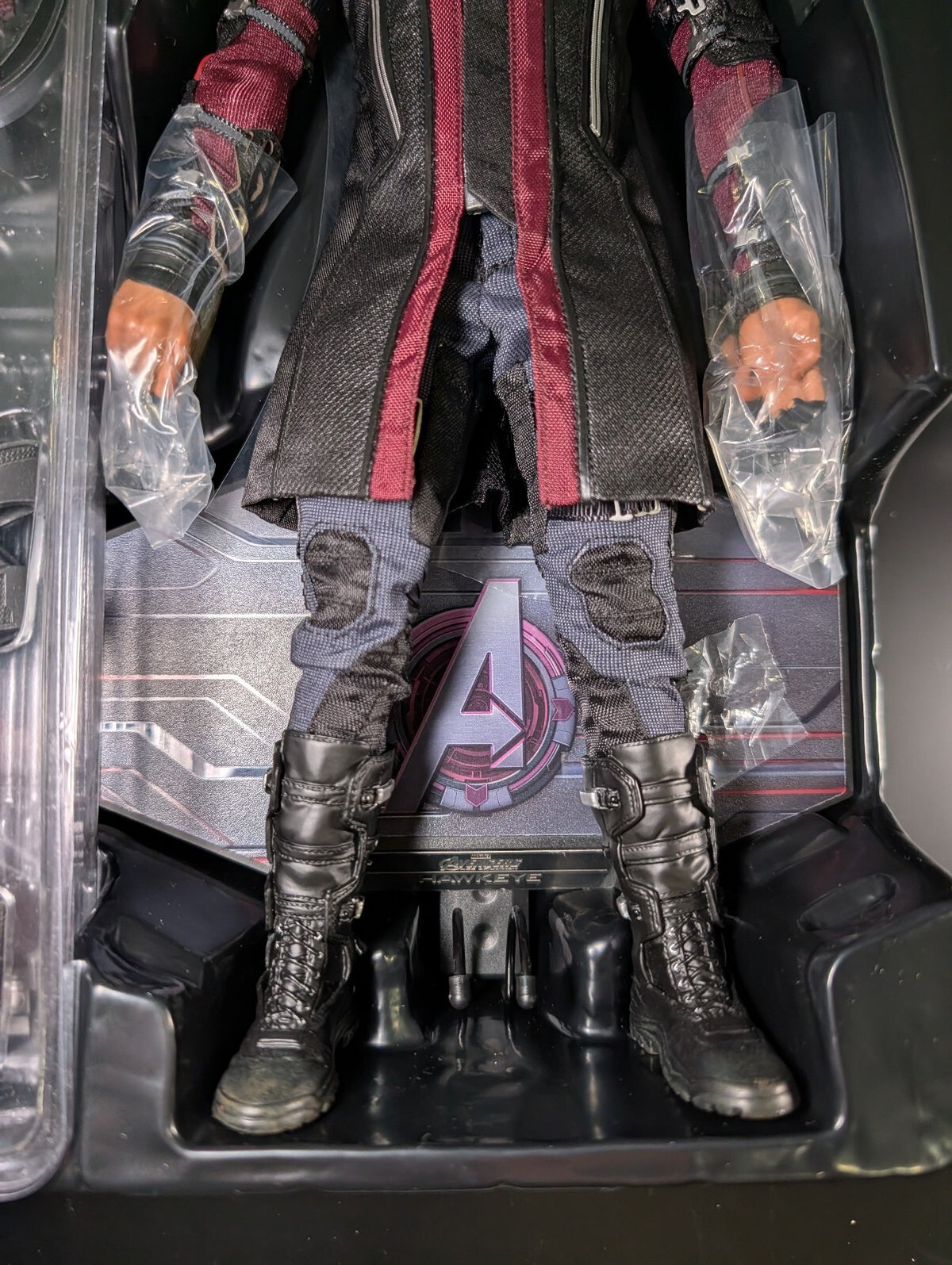 Hot Toys MMS289 Marvel Avengers AOU Hawkeye