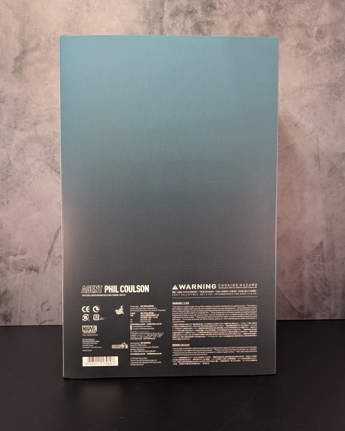 Hot Toys MMS189 Marvel Avengers Agent Phil Coulson