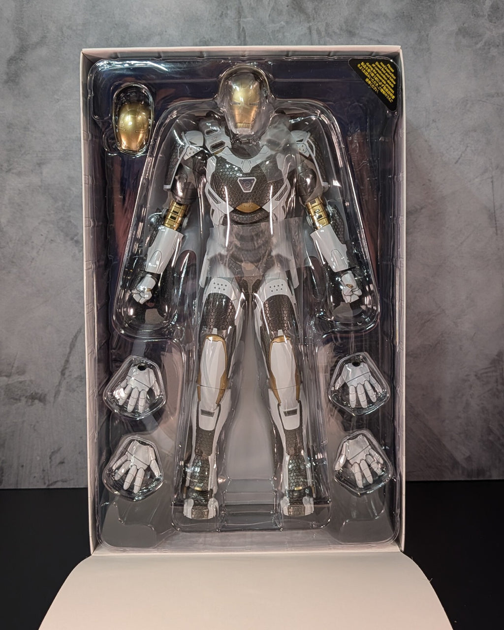 Hot Toys MMS214 Marvel Iron Man 3 - Iron Man Mark XXXIX Starboost