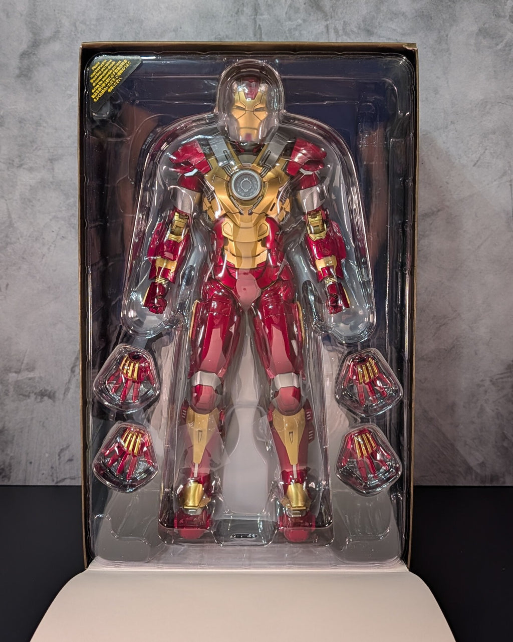 Hot Toys MMS212 Marvel Iron Man 3 - Iron Man Mark XVII Heartbreaker