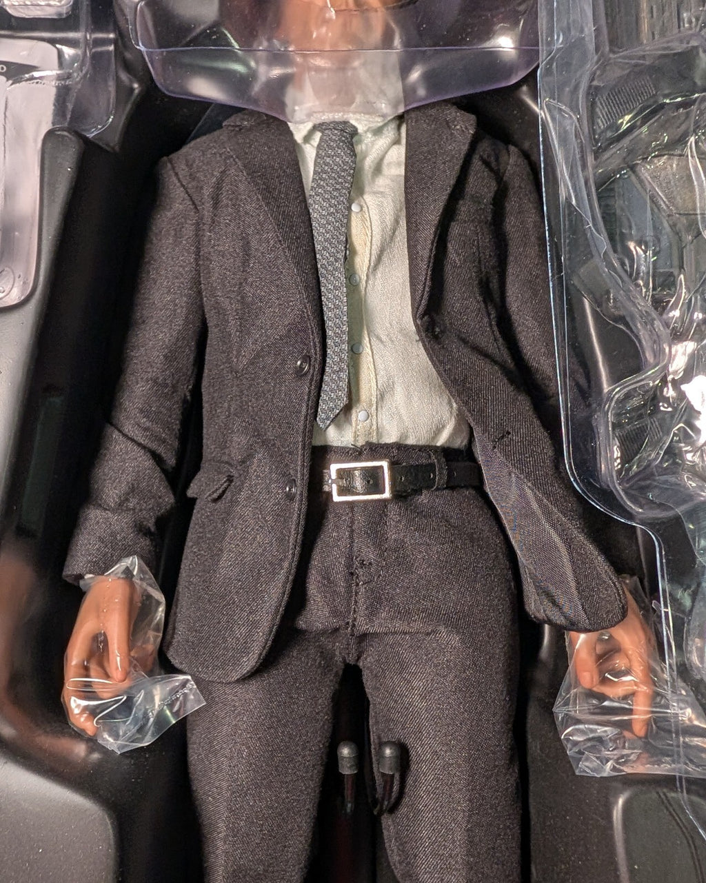 Hot Toys MMS189 Marvel Avengers Agent Phil Coulson