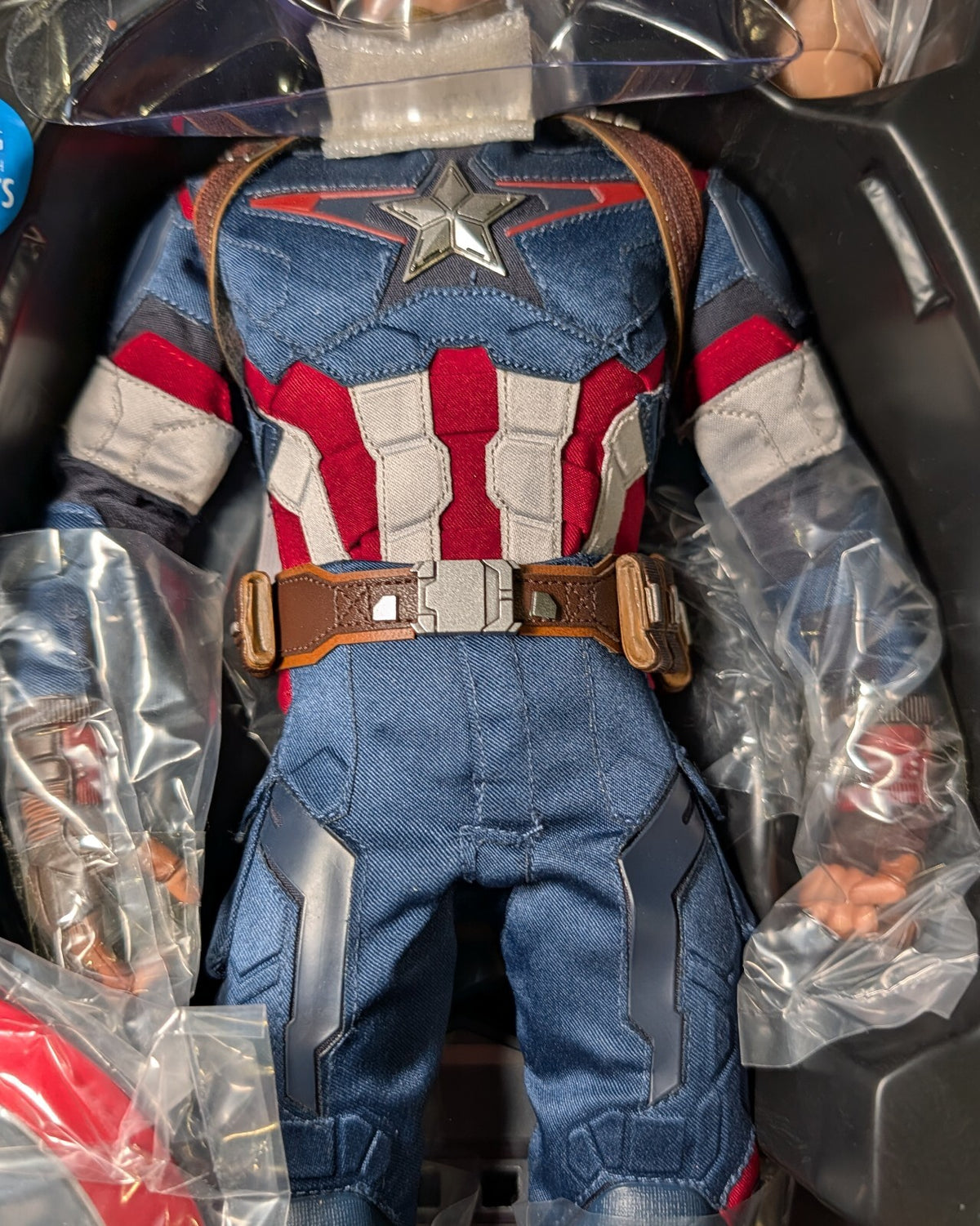 Hot Toys MMS281 Marvel Avengers AOU Captain Amercia