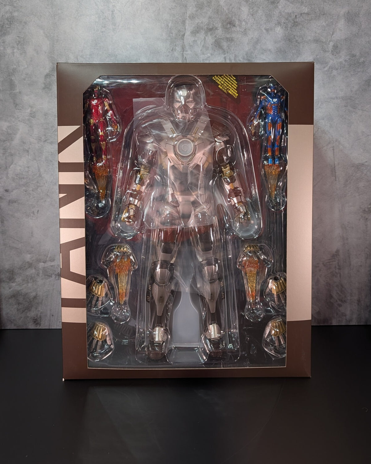 Hot Toys MMS303  Marvel Iron Man 3 Iron Man Mark XXIV Tank