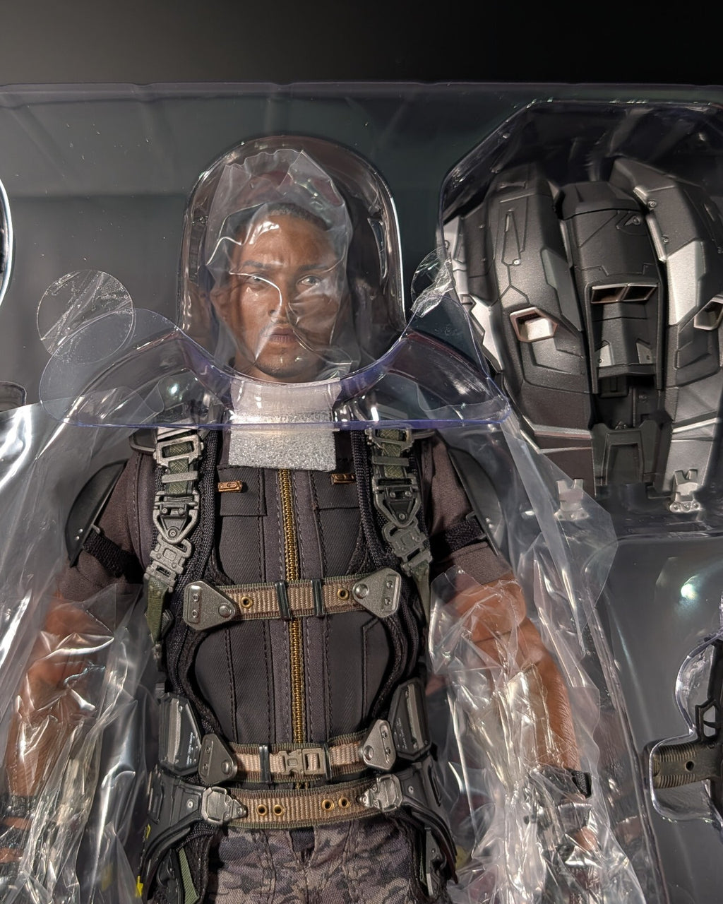 Hot Toys MMS245 Marvel Captain America Winter Soldier Falcon