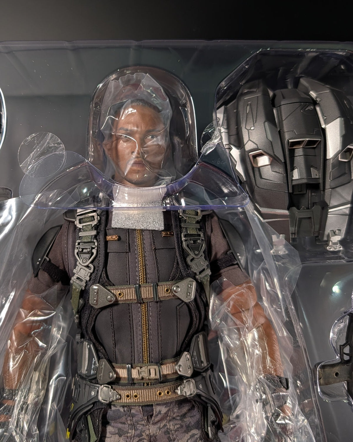 Hot Toys MMS245 Marvel Captain America Winter Soldier Falcon