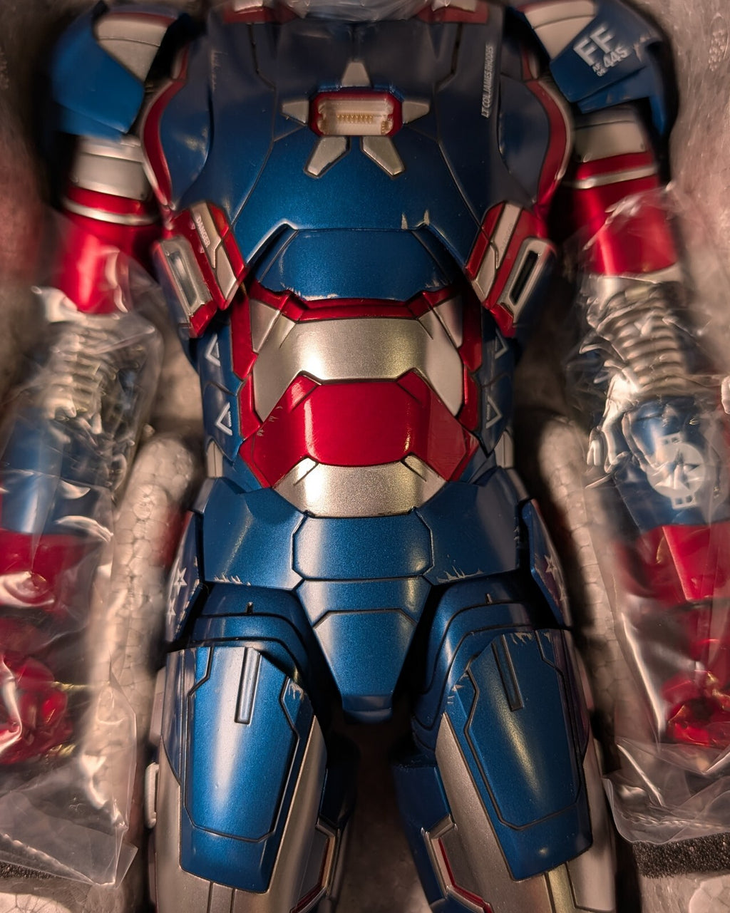 Hot Toys MMS195-D01 Marvel Iron Man 3 Iron Patriot