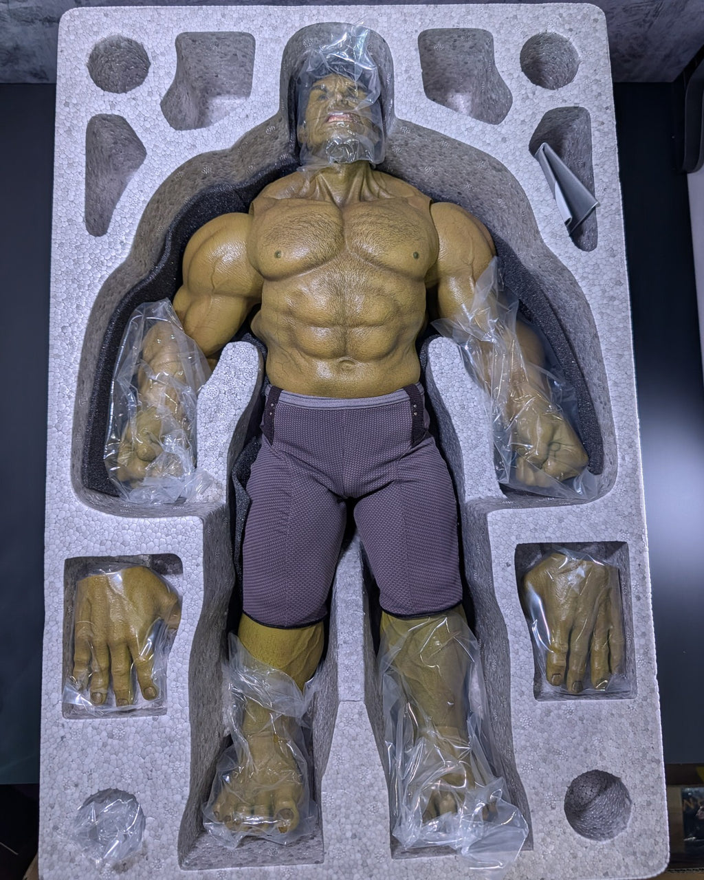 Hot Toys MMS287 Marvel Avengers AOU Hulk Deluxe Version