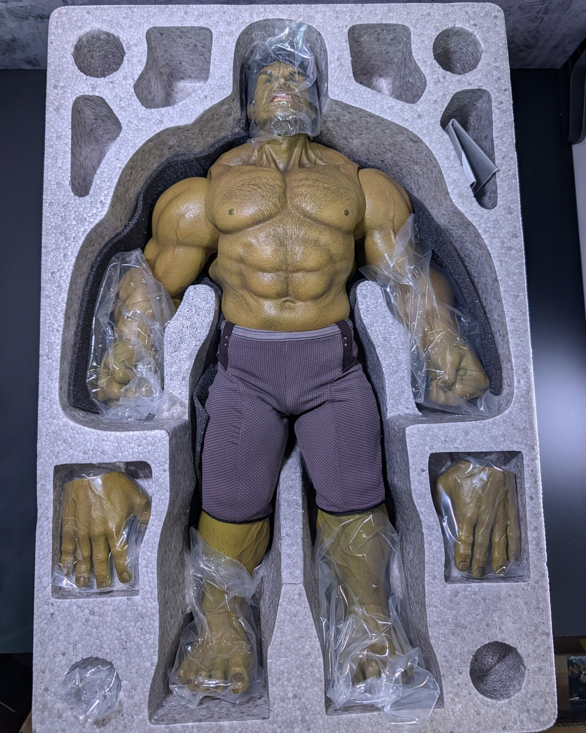 Hot Toys MMS287 Marvel Avengers AOU Hulk Deluxe Version