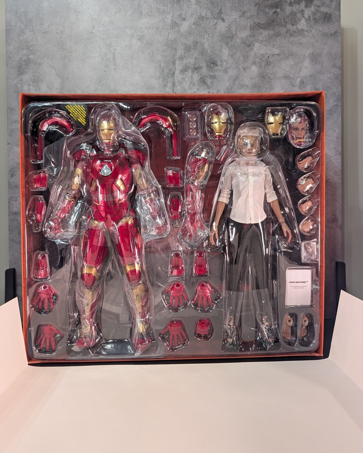Hot Toys MMS311 Marvel Avengers Pepper Potts and Mark IX