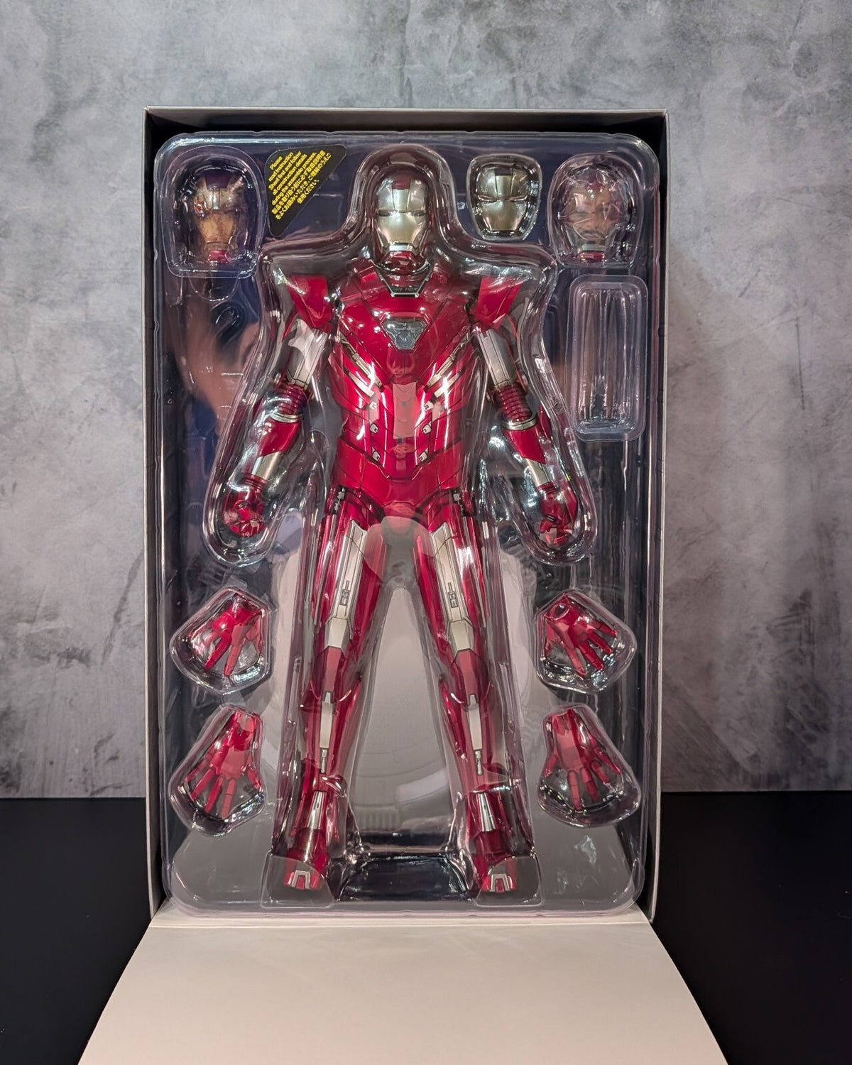 Hot Toys MMS213 Marvel Iron Man 3 - Iron Man Mark XXXIII Silver Centurion