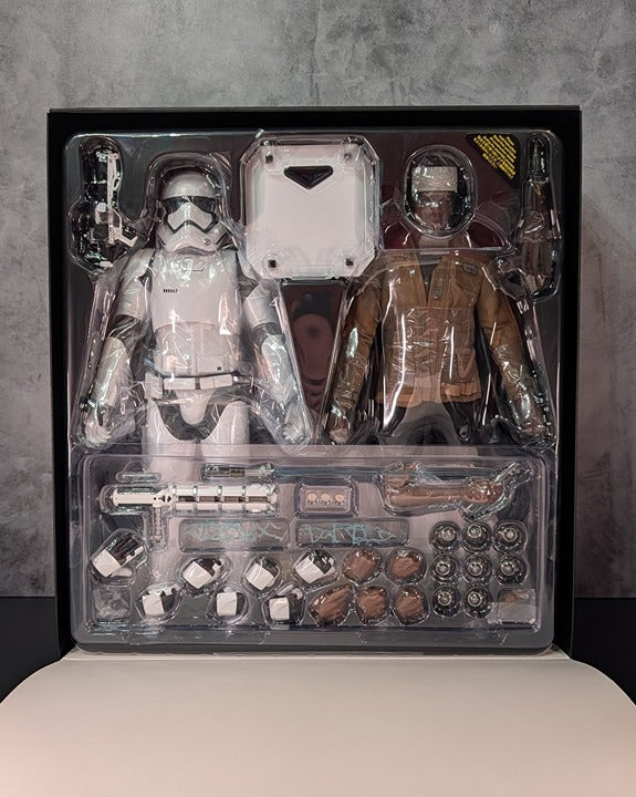 Hot Toys MMS346 Star Wars The Force Awakens Finn And Riot Trooper Set