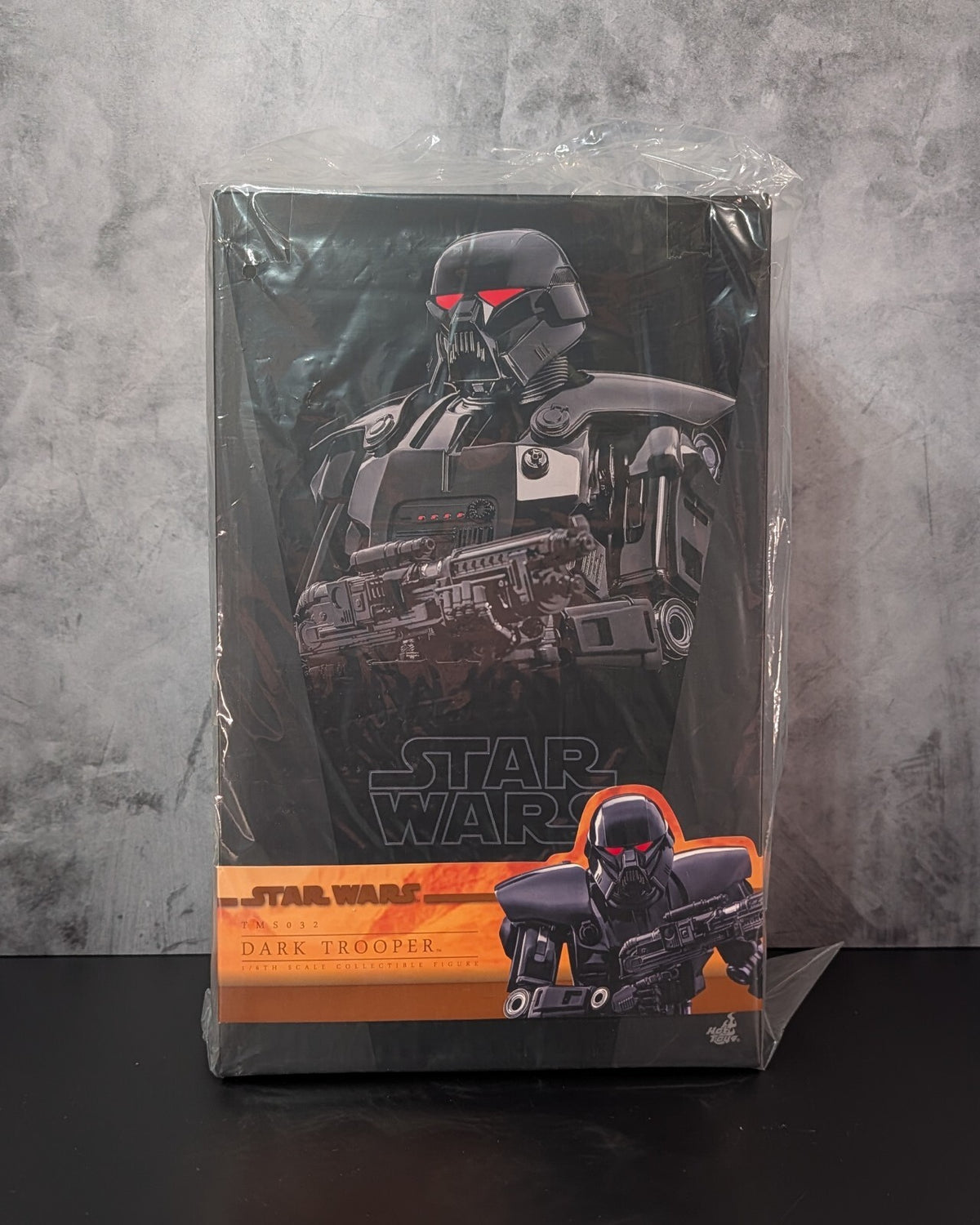 Hot Toys TMS032 Star Wars The Mandalorian Dark Trooper