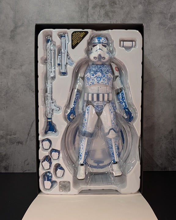 Hot Toys MMS401 Star Wars Stormtrooper (Porcelain Pattern)